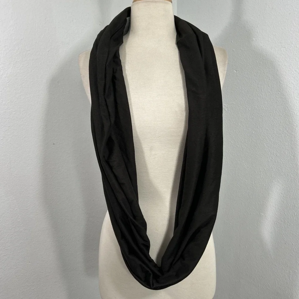 Beyond Yoga Pocket Infinity Scarf Womens OS Charcoal Gray Cozy Warm Travel‎ Wrap
